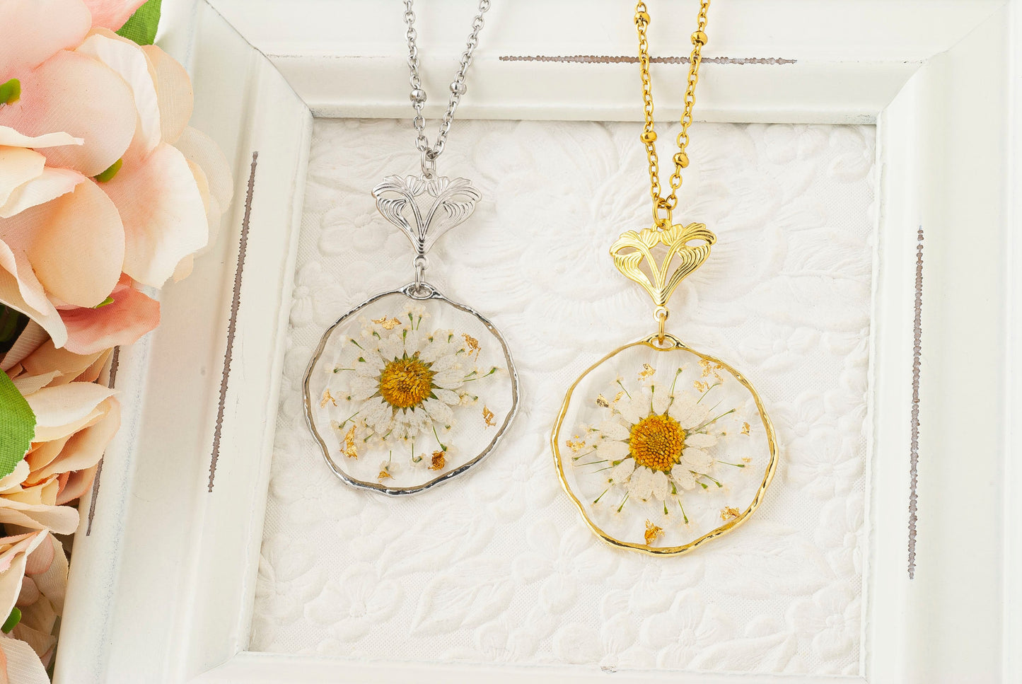 Daisy Necklace • Birth Flower Necklace • Boho Necklace for Women • Birth Flower for April Necklace • Boho Jewelry • Birth Flower Pendant